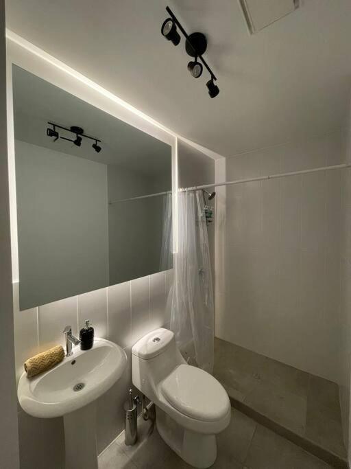 Lovely 1 Bedroom Unit With Free Parking Modra Zone 4 Guatemala City ภายนอก รูปภาพ